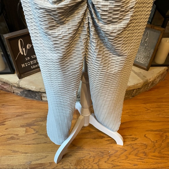 New Gray Booty Lifting Enhancing Viral Workout Leggings Pants Size XL - Picture 7 of 8